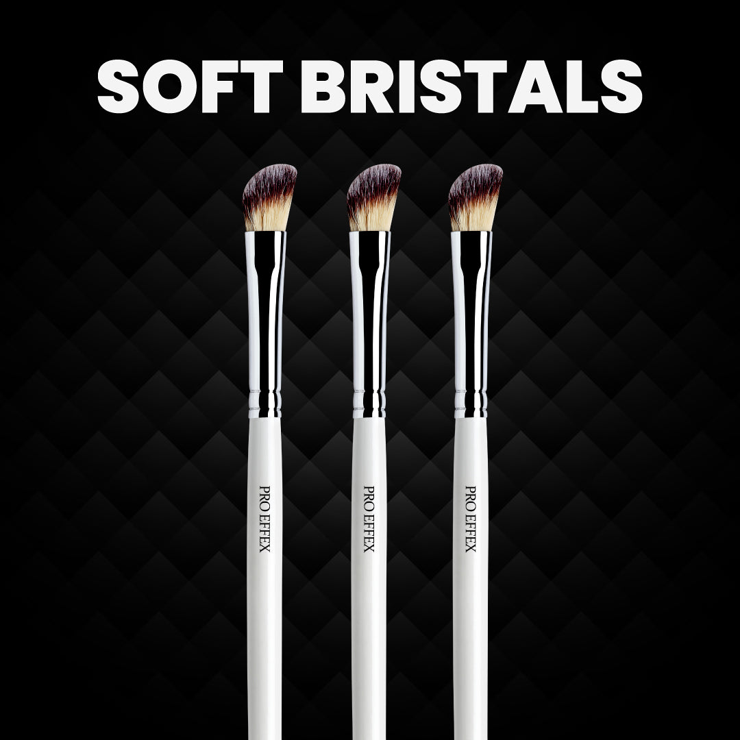 Small Angled Eye Shadow Brush (No 0018)